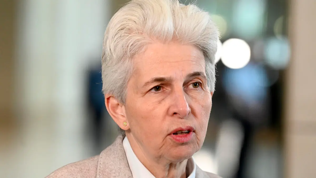 Marie-Agnes Strack-Zimmermann bei einem Statement am Rande der 88. Sitzung des Deutschen Bundestages im Reichstagsgebäude. Berlin, 02.03.2023