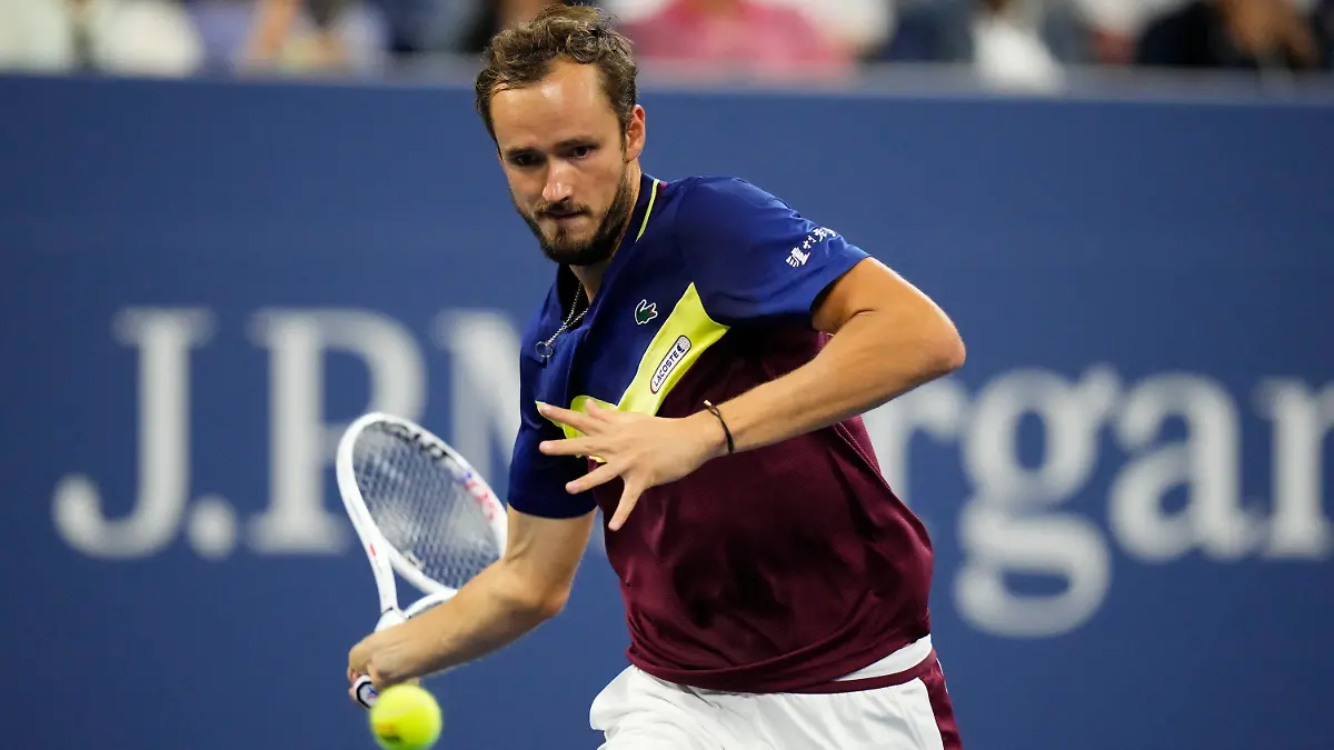 31.08.2023, USA, New York: Tennis: Grand Slam, ATP-Tour - US Open, Einzel, Herren, 2. Runde, Medwedew (Russland) - O'Connell (Australien): Daniil Medwedew in Aktion. Foto: Frank Franklin II/AP +++ dpa-Bildfunk +++