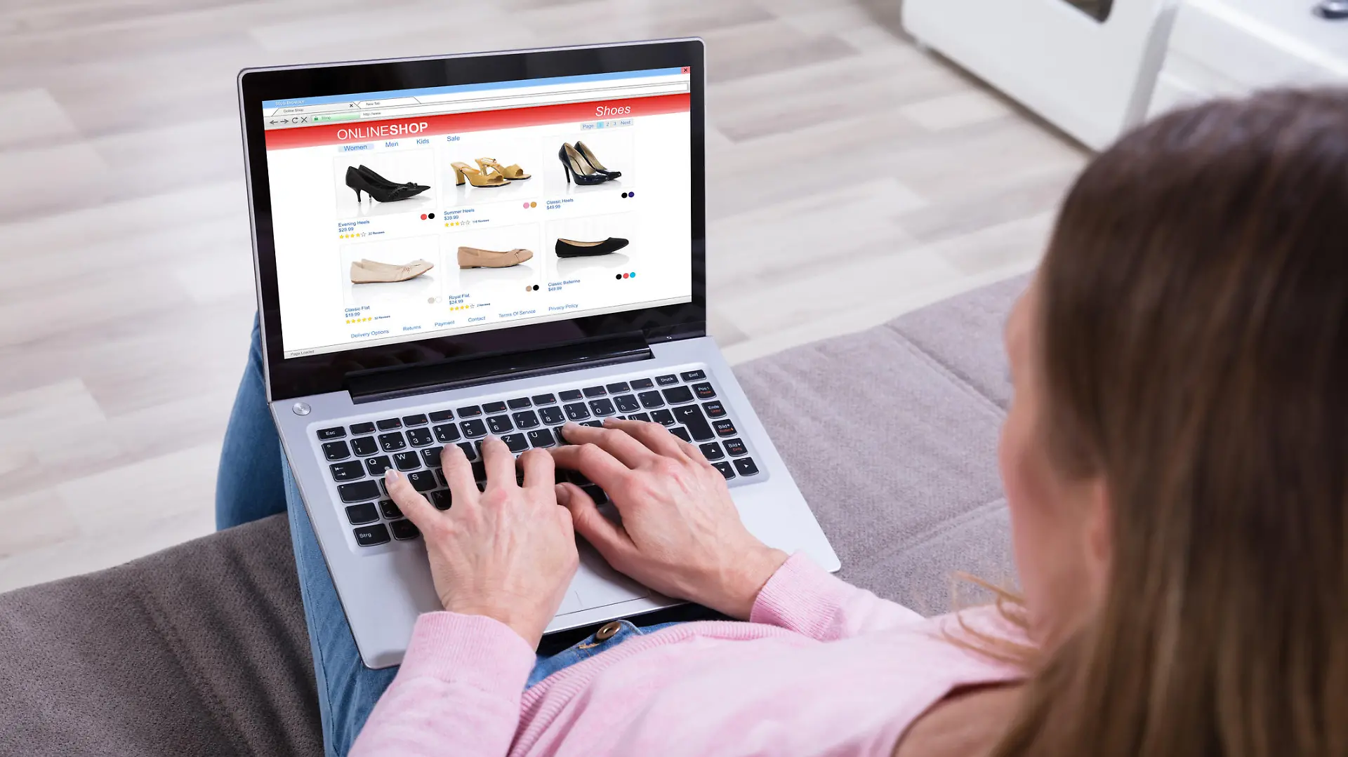 Frau bestellt online