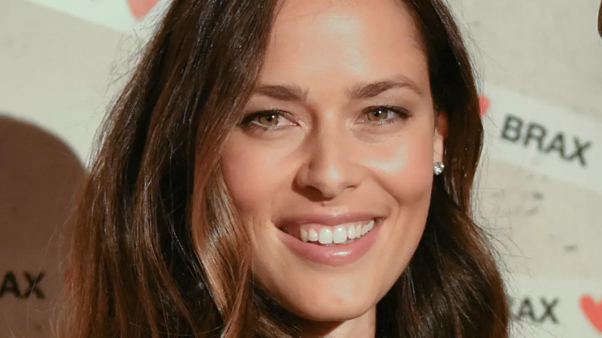 ARCHIV - 14.01.2020, Berlin: Bastian Schweinsteiger, Fußball-Nationalspieler, und seine Frau Ana Ivanovic bei einem Kundenevent des Labels Brax im Gebäude «Fabrik 23». Die Ehefrau von Bastian Schweinsteiger, Ana Ivanovic, hat in einem Film über ihren Mann verraten, welchen deutschen Satz dieser ihr als ersten beigebracht hat. (zu dpa «Schweinsteiger-Frau Ana verrät: Diesen Satz brachte er mir zuerst bei») Foto: Jens Kalaene/dpa-Zentralbild/dpa +++ dpa-Bildfunk +++