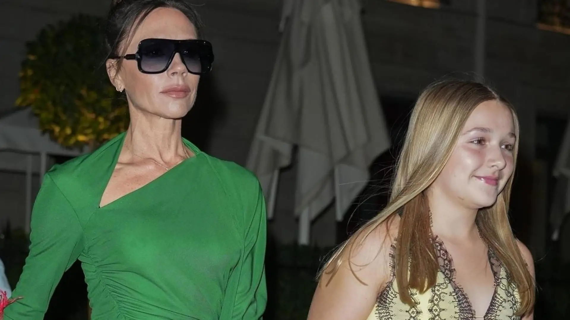 BGUK_2475259 - Paris, FRANCE - The Beckham family pictured attending the Victoria Beckham after-show as part of Paris Fashion Week on September 30, 2022 in Paris, France.
Pictured: Victoria Beckham and daughter Harper Beckham
BACKGRID UK 30 SEPTEMBER 2022
BYLINE MUST READ: Dede / BACKGRID