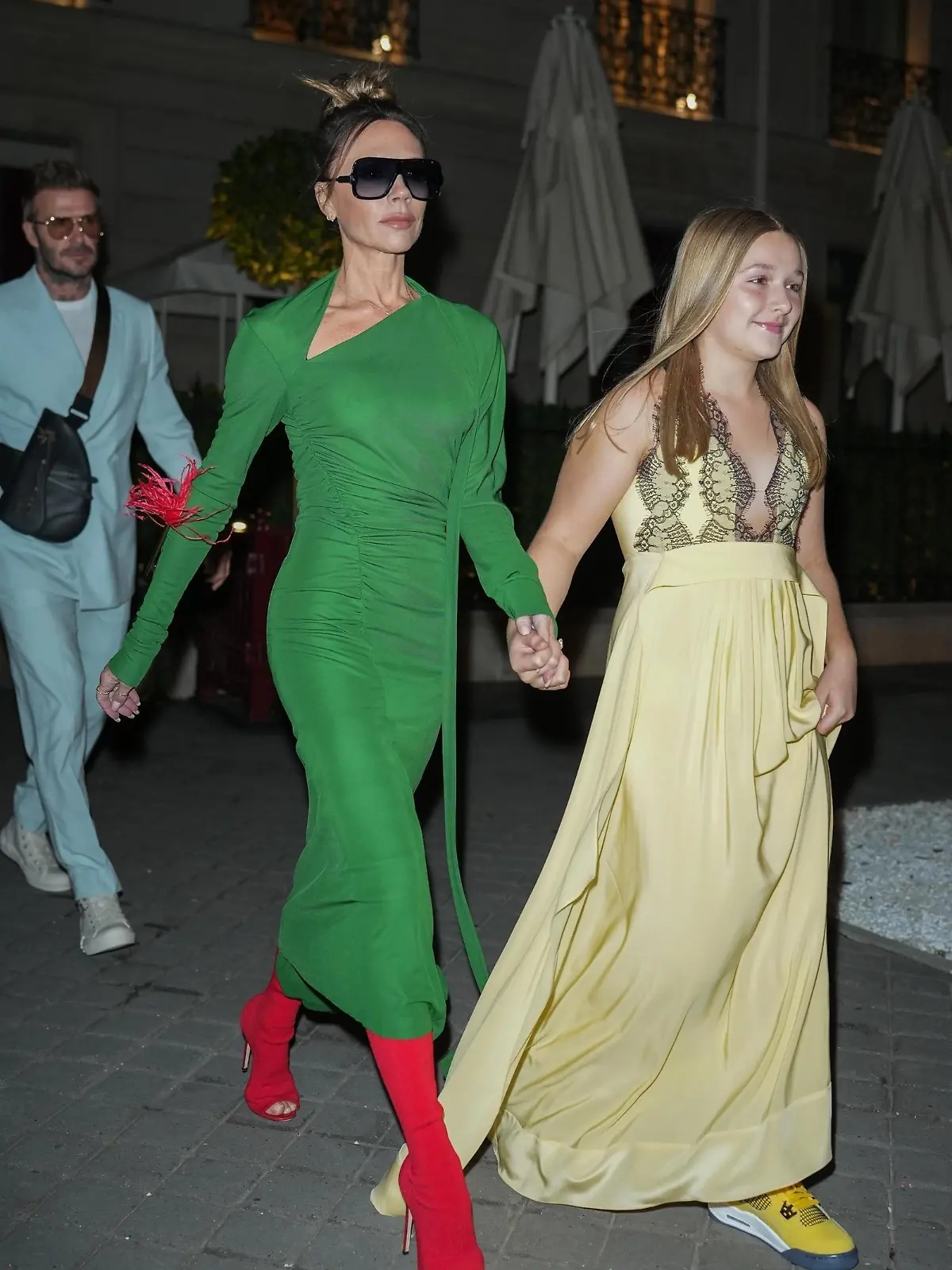 BGUK_2475259 - Paris, FRANCE - The Beckham family pictured attending the Victoria Beckham after-show as part of Paris Fashion Week on September 30, 2022 in Paris, France.
Pictured: Victoria Beckham and daughter Harper Beckham
BACKGRID UK 30 SEPTEMBER 2022 
BYLINE MUST READ: Dede / BACKGRID


