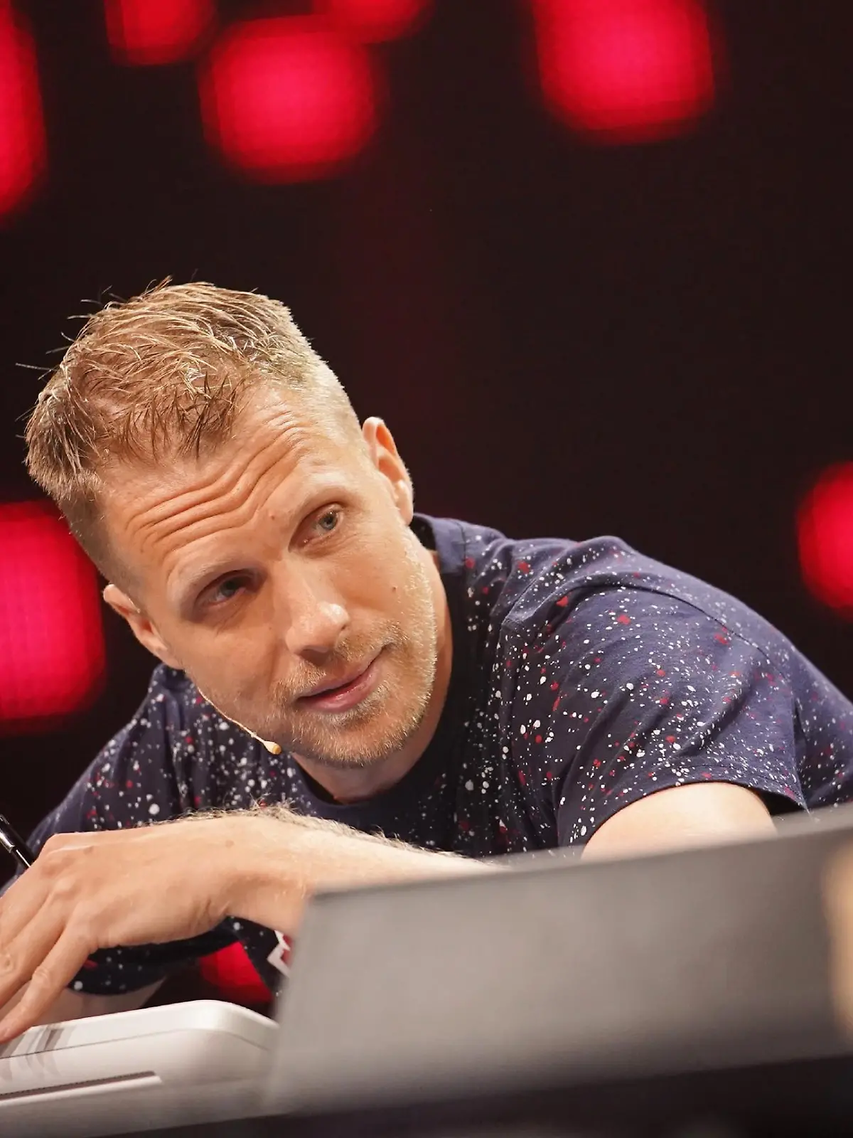 Beim Nachsitzen zeigt sich, ob Oliver Pocher schon zu Schulzeiten mehr Pausenclown als Vorzeigeschüler war oder ob er tatsächlich mit Fachwissen glänzen kann.