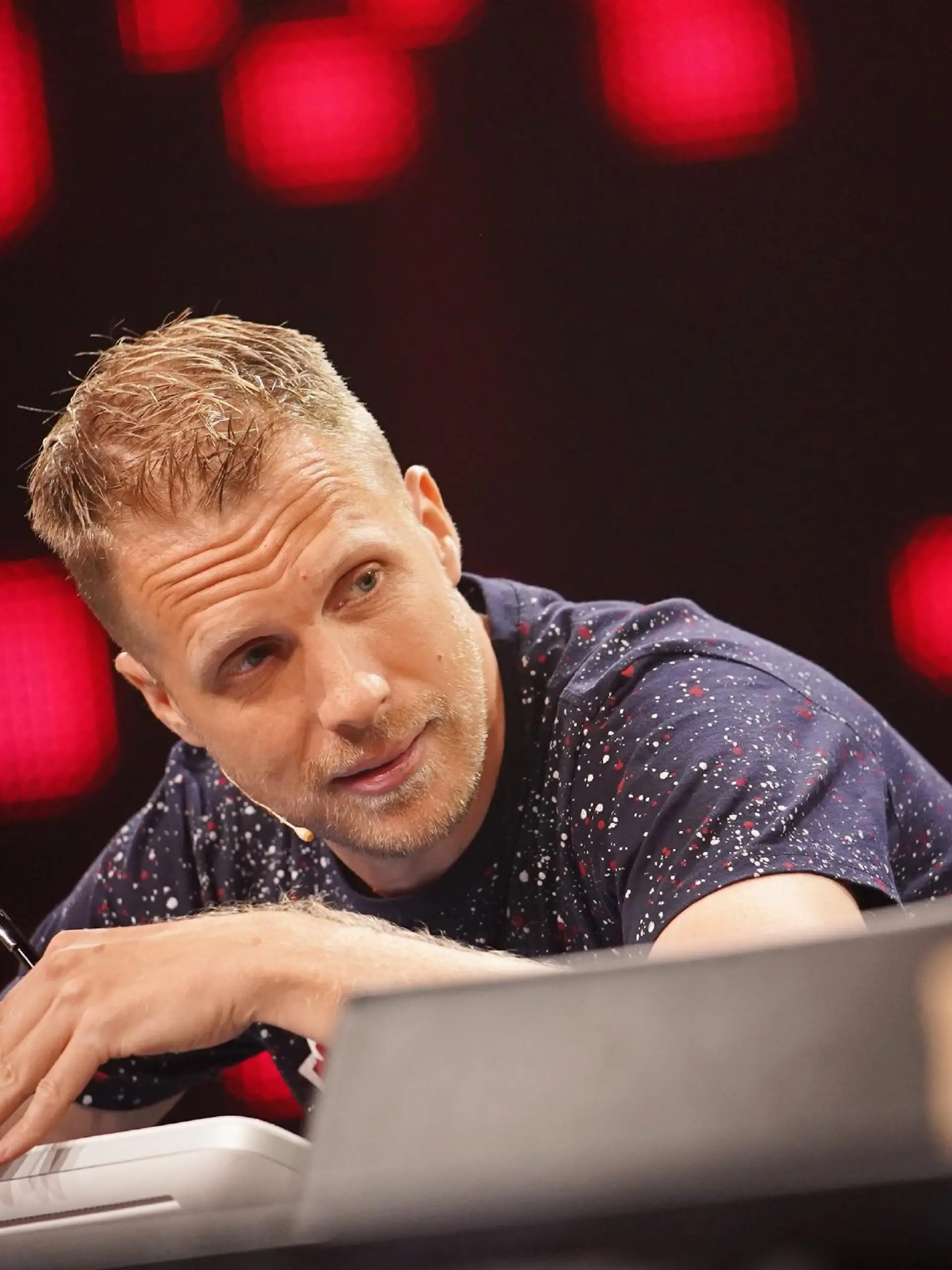 Beim Nachsitzen zeigt sich, ob Oliver Pocher schon zu Schulzeiten mehr Pausenclown als Vorzeigeschüler war oder ob er tatsächlich mit Fachwissen glänzen kann.