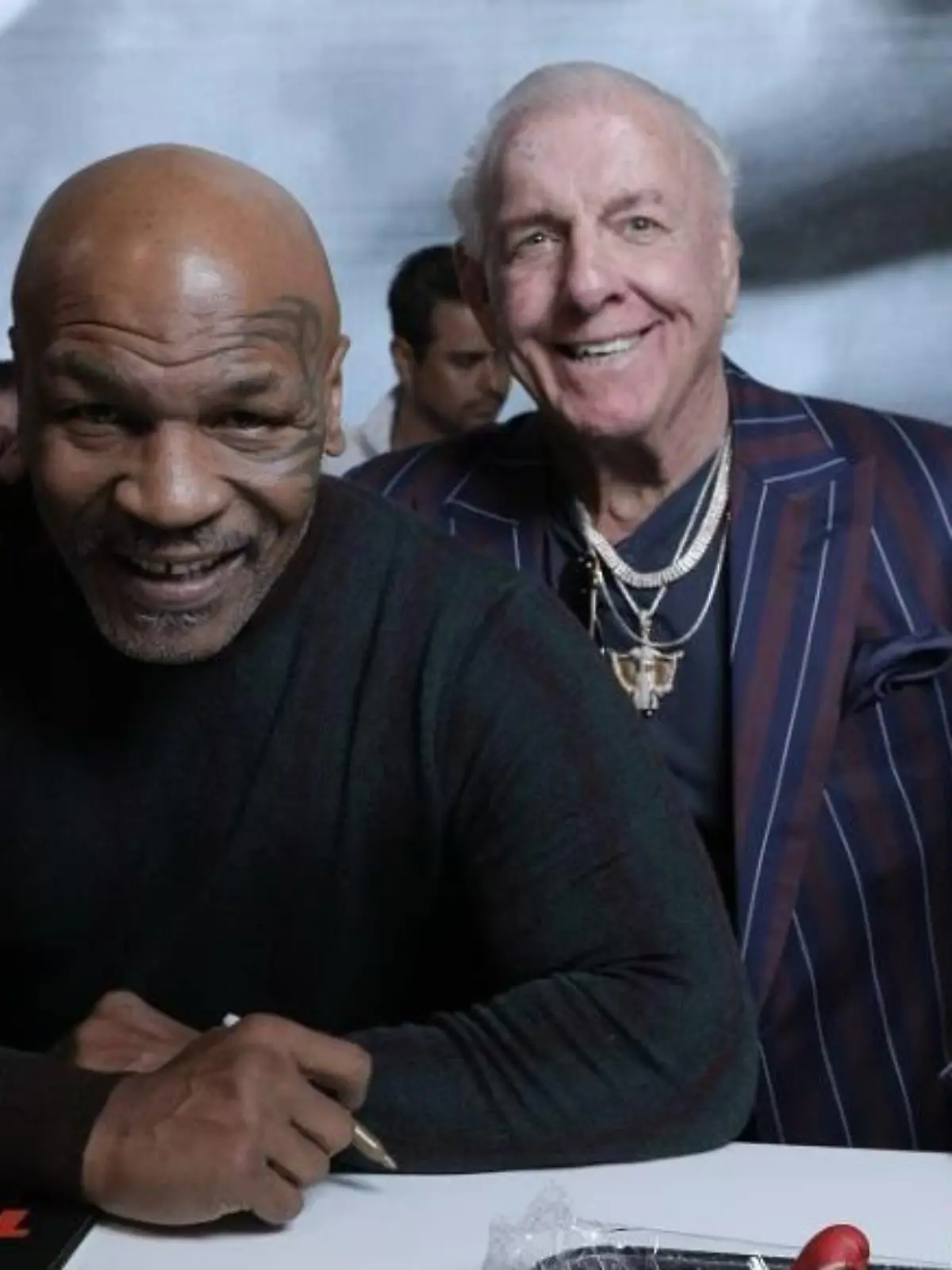 Ric Flair und Mike Tyson - zwei Ringlegenden kämpfen für schlaffe Männer