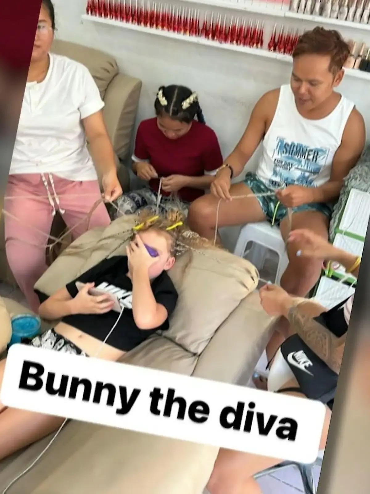 Bild zu: "Katie Price' Tochter Bunny (8) hat nun knielange Extensions"