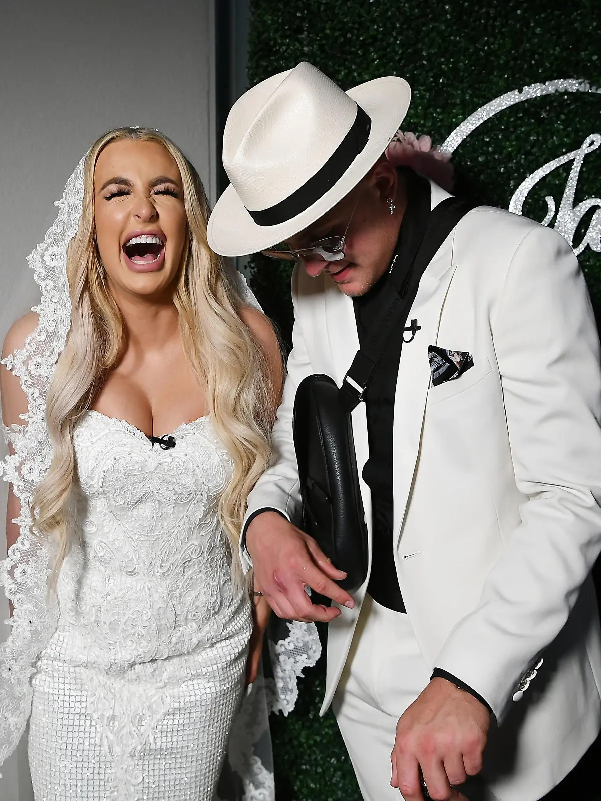 Tana Mongeau und Jake Paul bei der Ankunft auf ihrer Hochzeit in Las Vegas.
