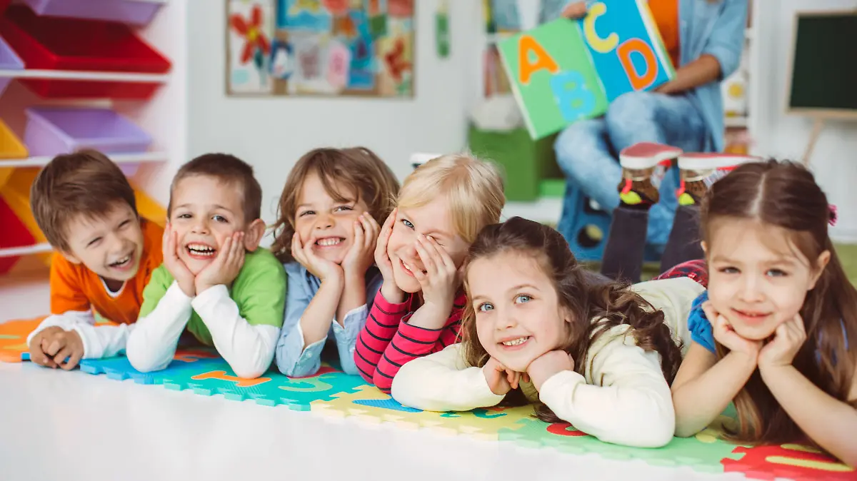 Kinder im Kindergarten.