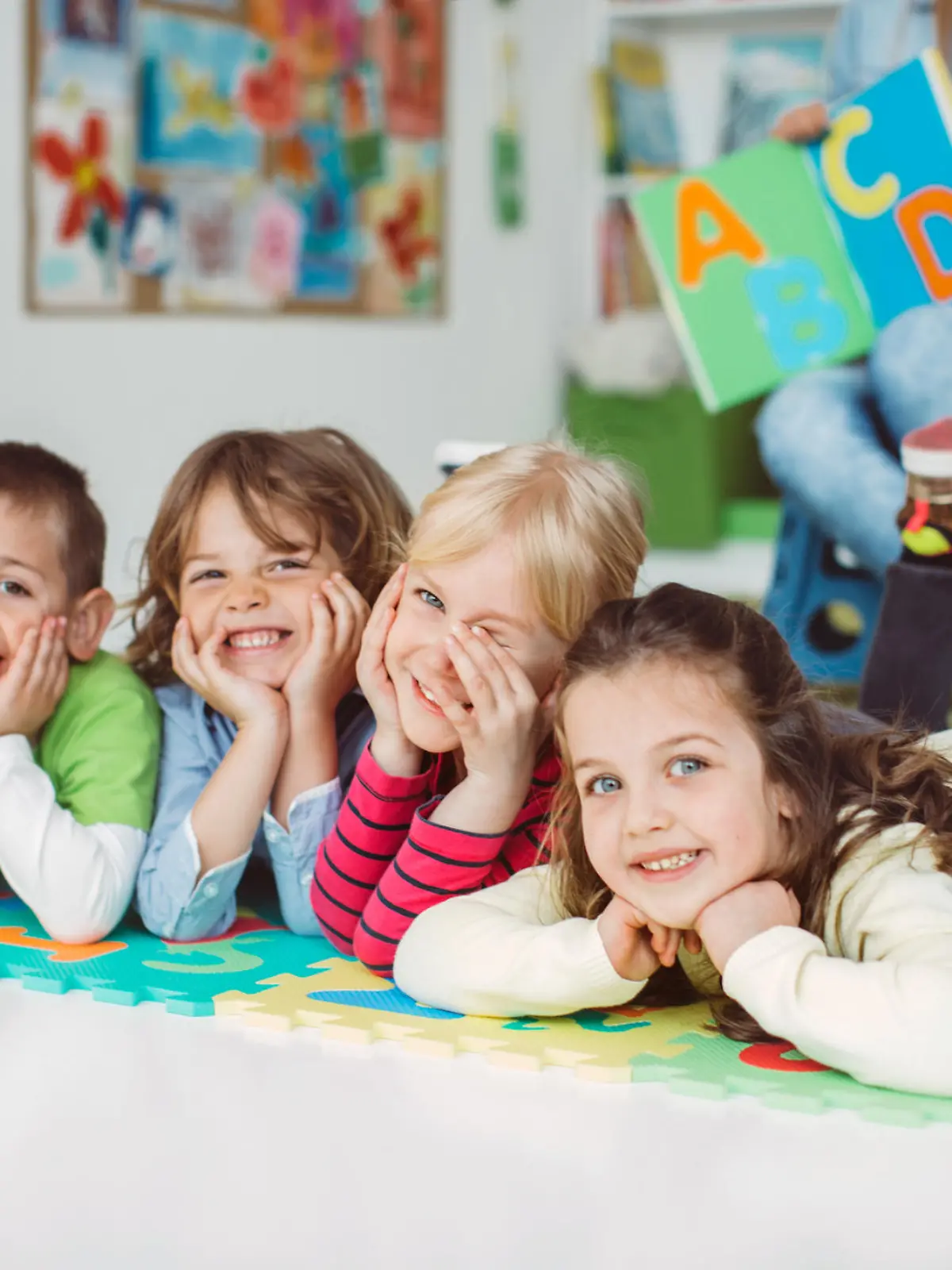 Kinder im Kindergarten.