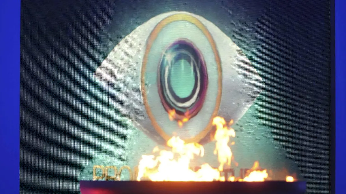 Feature Big Brother Logo mit Feuerschale brennen
Einzug ins Promi Big Brother Haus Live Sendung ProSiebenSat1
Studio Berlin Adlershof 24.09.2013 | Verwendung weltweit