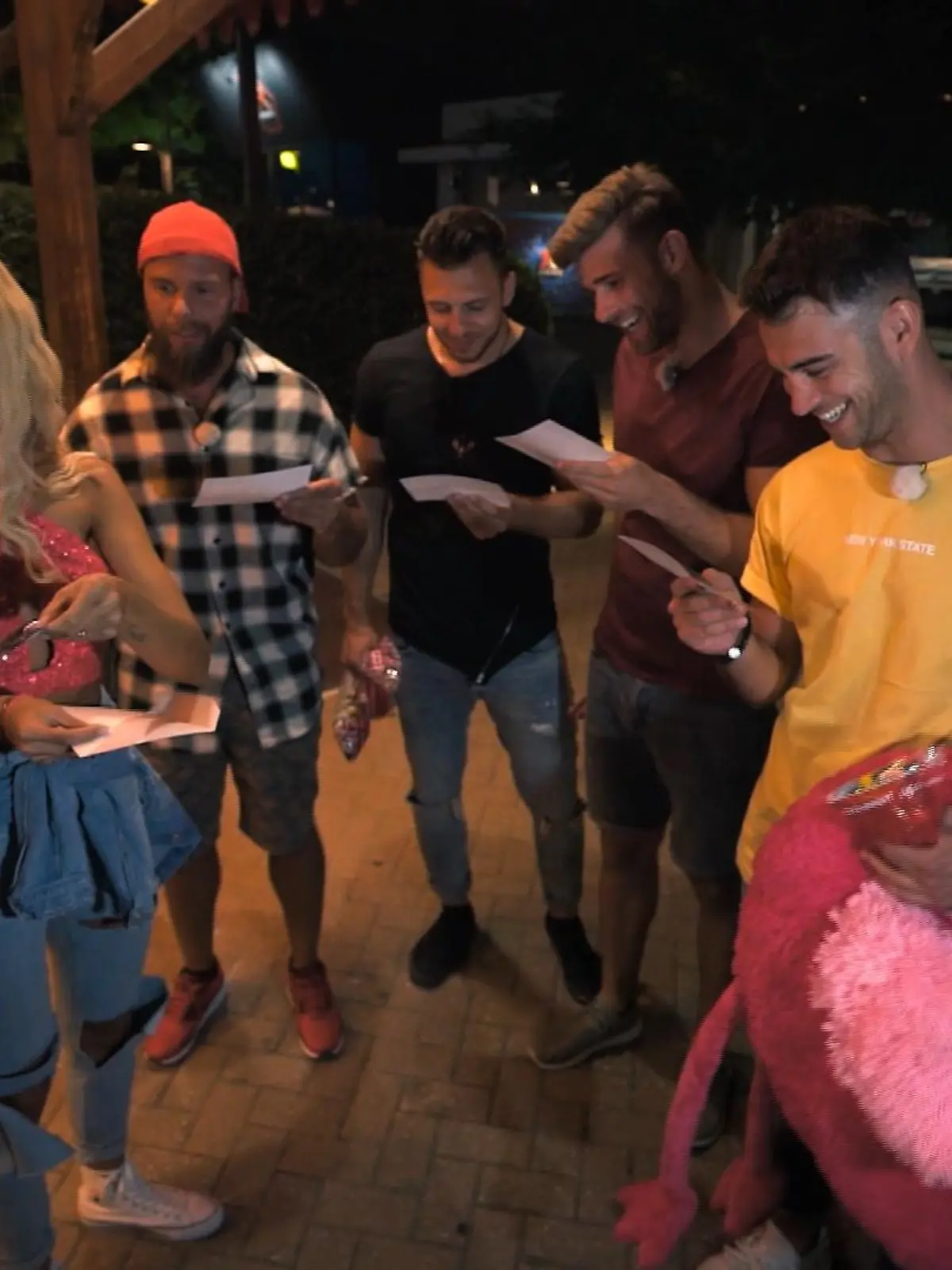 Am Ende bekommt jeder der Jungs von Gerda noch ein Bild als Erinnerung.