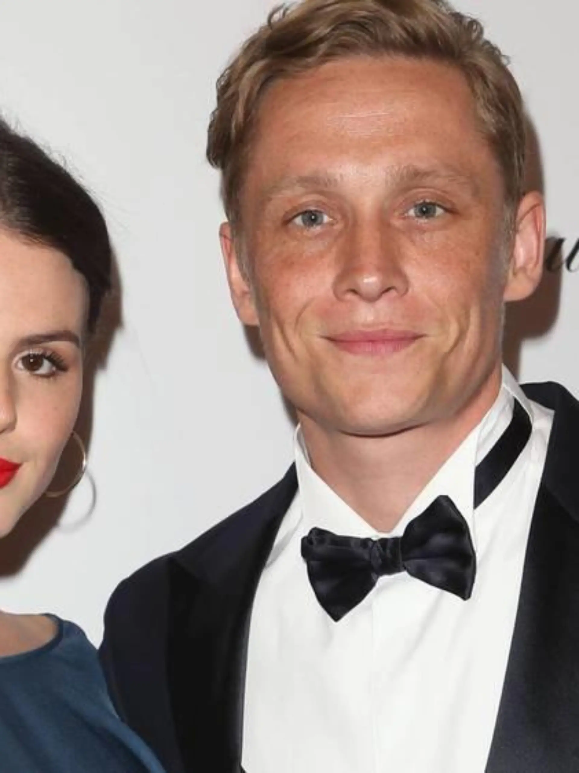Matthias Schweighöfer greift bei seiner Ruby beherzt zu