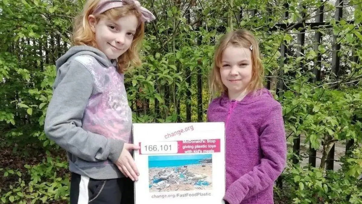 Ella und Caitlin: Petition gegen Plastik-Spielzeug bei Fast-Food-Riesen