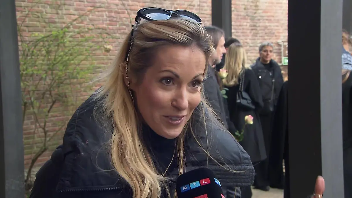 Moderatorin Andrea Kaiser im RTL-Interview bei Tim Lobingers Trauerfeier am 1. März in München.