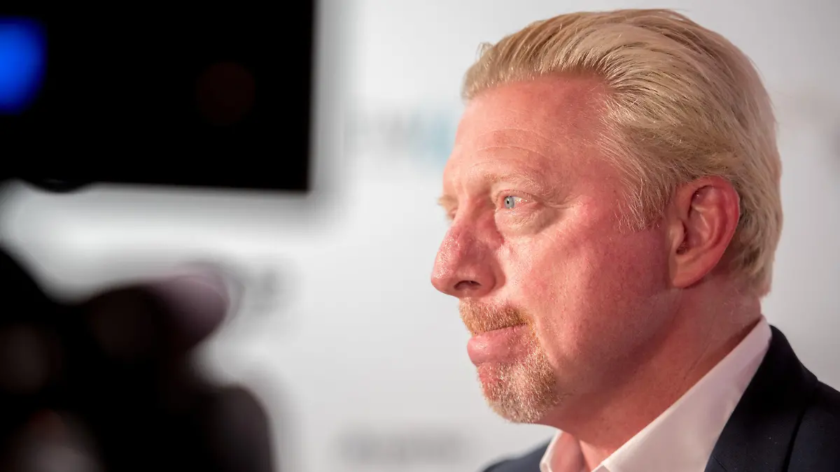 ARCHIV - 30.04.2019, Bayern, München: Boris Becker, ehemaliger Tennisspieler, kommt zur "Players Night" mit Verleihung des Iphitos Awards in den Tennisclub MTTC Iphitos e.V. Das Auktionshaus Wyles Hardy & Co versteigert ab 24.06.2019 online 82 Stücke aus Beckers Besitz. Die Auktion endet am 11. Juli. Foto: Tobias Hase/dpa +++ dpa-Bildfunk +++