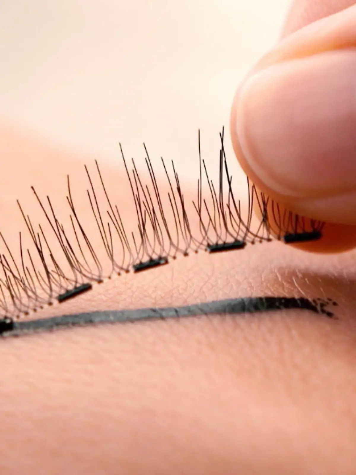 Bild zu: "Magnetischer Eyeliner macht's einfach!"