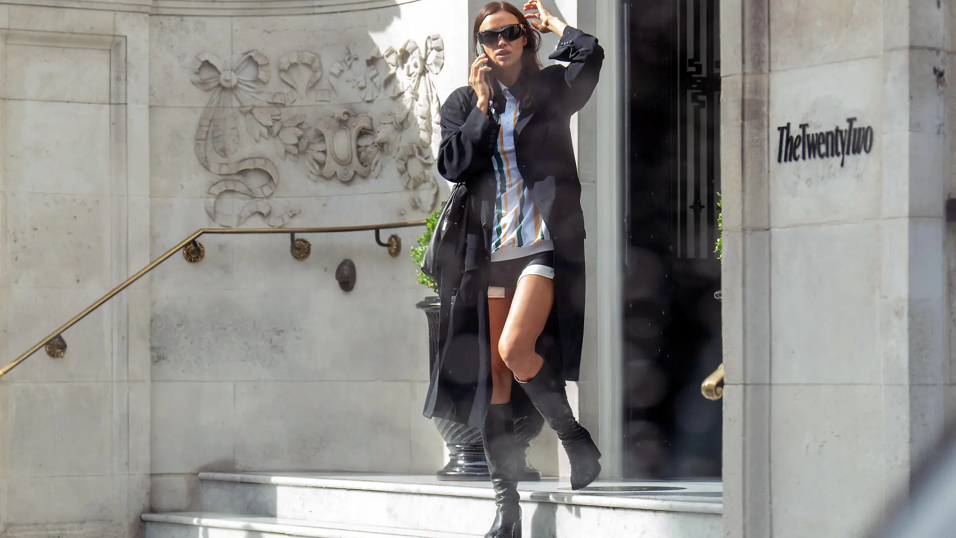 EXCLUSIVE: Irina Shayk Is Spotted At A London Hotel During A 48-Hour Rendezvous With Lover Tom Brady.
The Russian model was spotted walking out the front entrance of The Twenty Two Hotel in London's Mayfair area at 9.45am on Monday morning (August 14).
Irina, who met Brady at a wedding in June, spent 48 hours holed up in the boutique London hotel with the NFL star.
Pictured: Irina Shayk
Ref: SPL9671254 140823 EXCLUSIVE
Picture by: SplashNews.com
Splash News and Pictures
USA: 310-525-5808
UK: 020 8126 1009
eamteam@shutterstock.com
World Rights, No France Rights