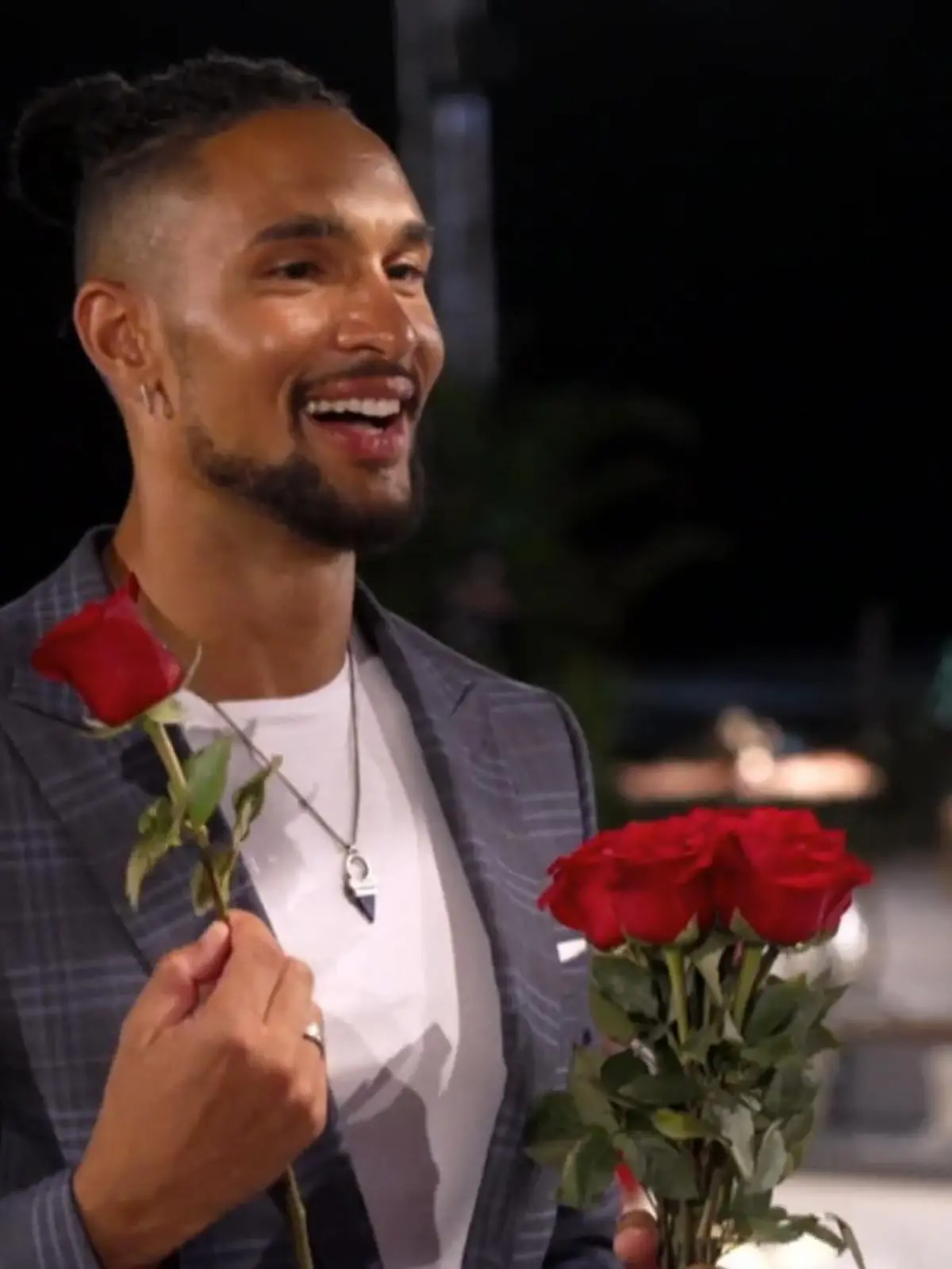 Überraschung! Bachelor David Jackson zieht die Rosenvergabe vor