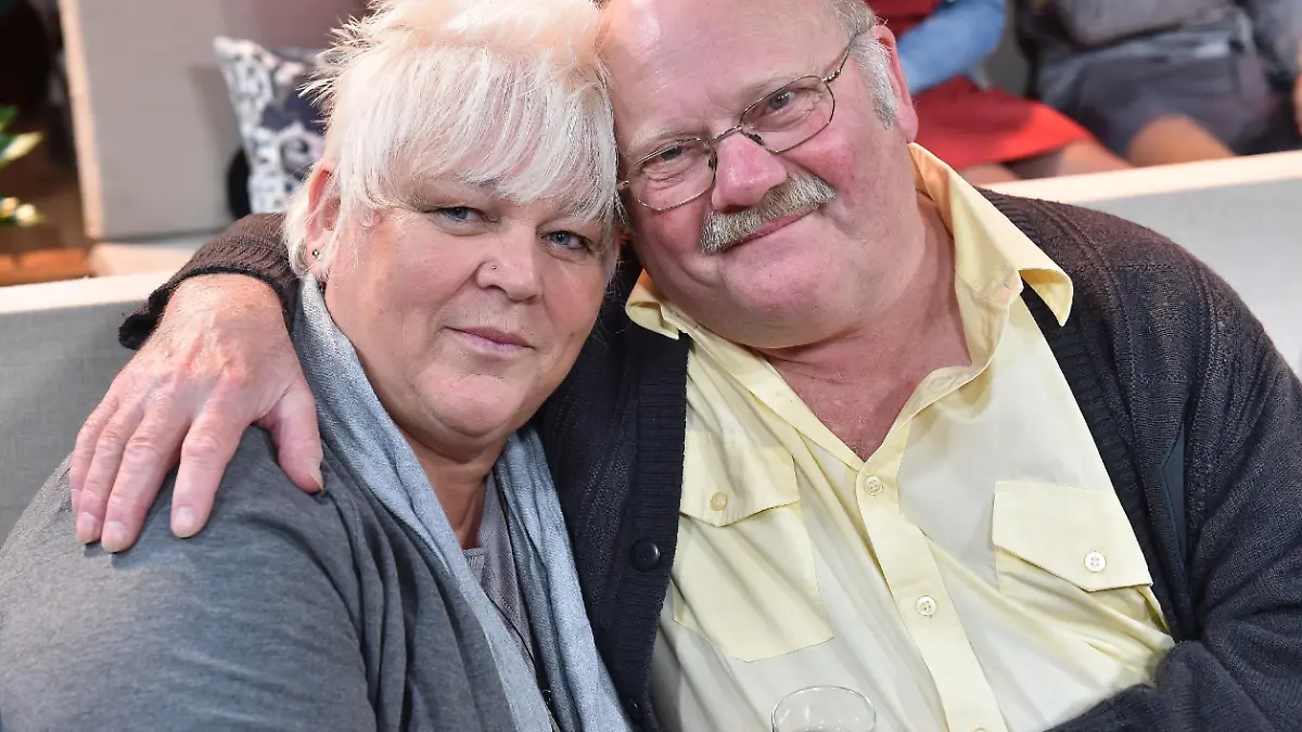 Rosemarie "Rosi" (59, Altenpflegerin) und der liebevolle Thüringer Günter (66) aus dem Thüringer Wald
