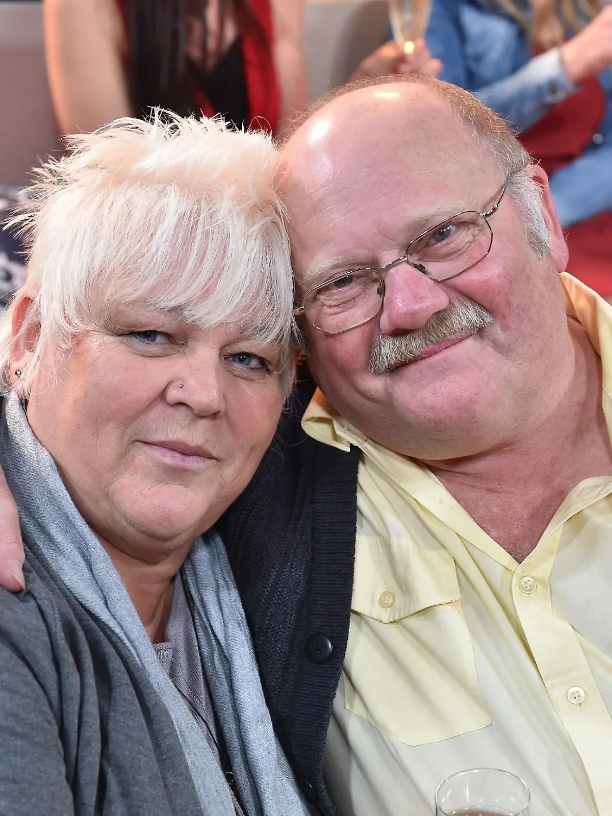 Rosemarie "Rosi" (59, Altenpflegerin) und der liebevolle Thüringer Günter (66) aus dem Thüringer Wald