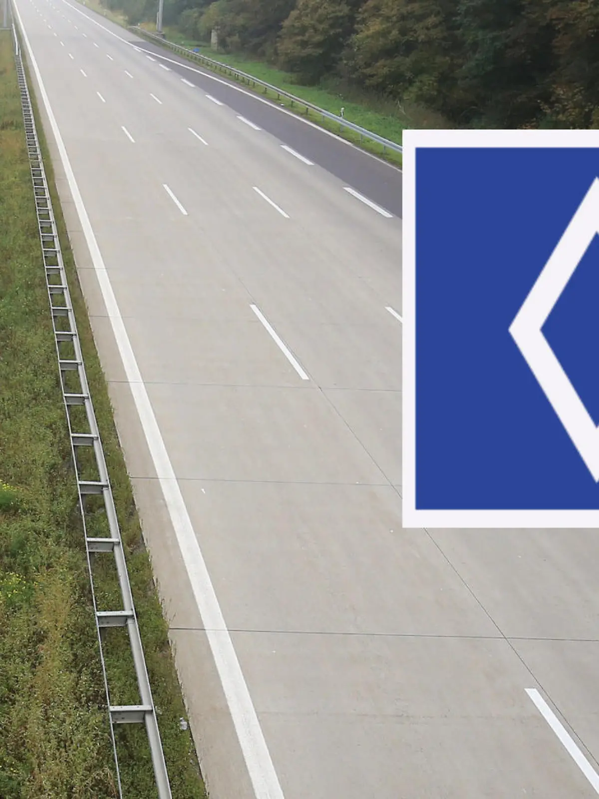 ARCHIV - Die leere Autobahn A2, aufgenommen am 17.10.2016 am Rasthof Börde bei Magdeburg (Sachsen-Anhalt). Foto: Peter Gercke/dpa (zu dpa «Wem gehören die Autobahnen?» vom 21.11.2016) Foto: Peter Gercke/dpa-Zentralbild/dpa +++(c) dpa - Bildfunk+++