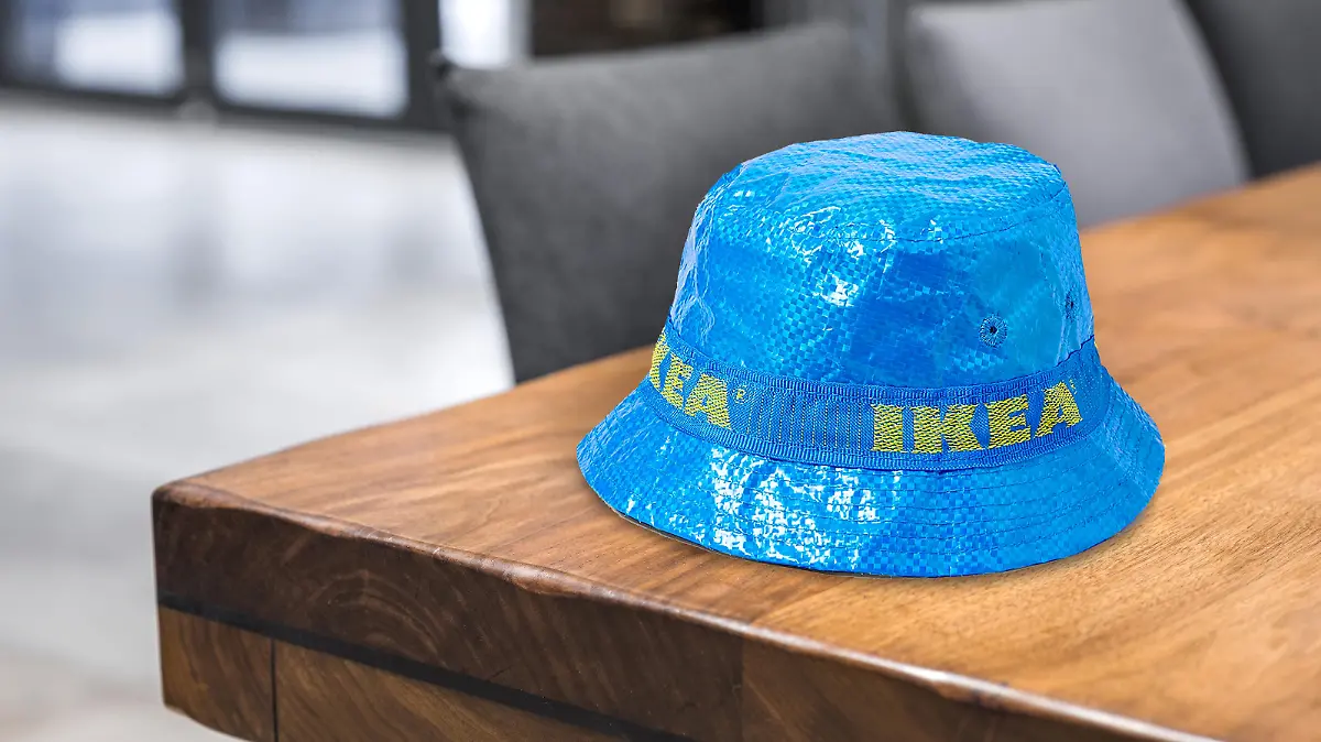 Fischerhut Knorva von Ikea auf Tisch.