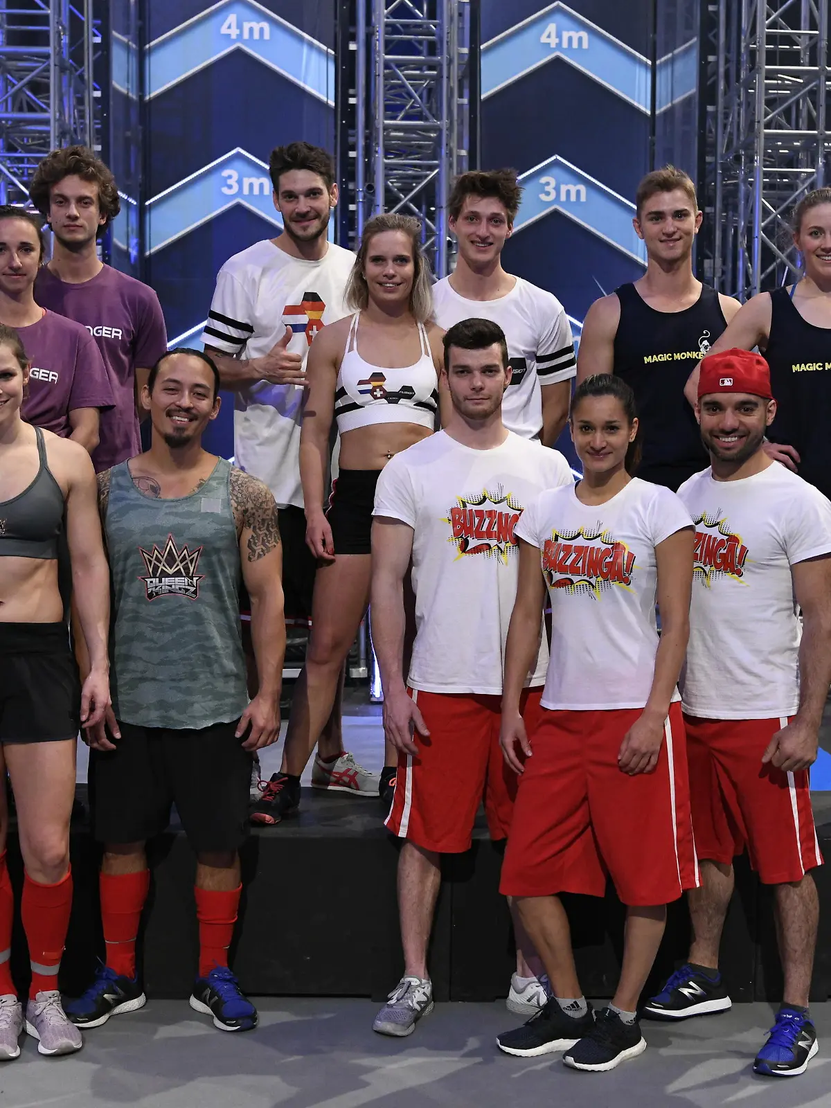 BU: Diese fünf Teams haben sich für das Finale qualifiziert. Oben, v.l.: "Cliffhanger", "Fusion" und "Magic Monkeys". Unten: "Queen of Kingz" (l.) und "Buzzinga".
BB: Zweite Staffel, Foto: TVNOW / Markus Hertrich,  AZ 07.05.2019, Finale, AZ 06, AZ06, Gruppenfoto