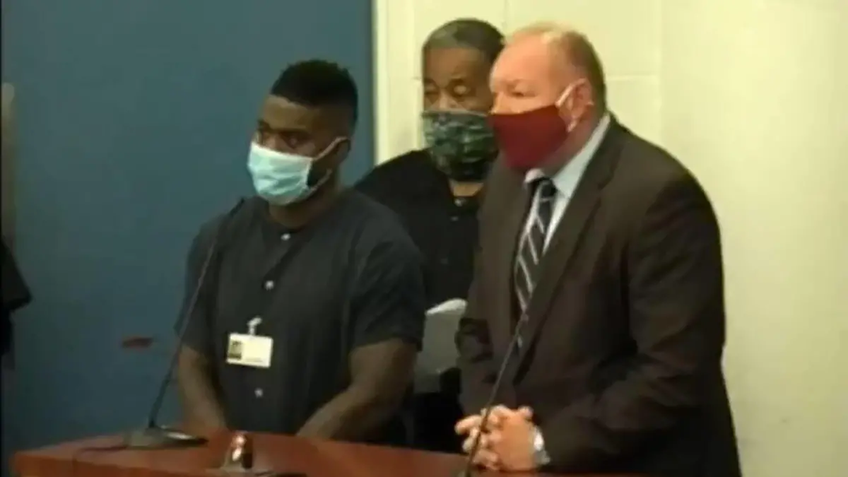 November 19, 2021: Ex-NFL player Zac Stacy, left, appears before a judge after his arrest on domestic violence charges on Nov. 11, 2021, in Orange County, Florida. - ZUMAm67_ 20211119_zaf_m67_035 Copyright: xJeffreyxM.xWeinerx