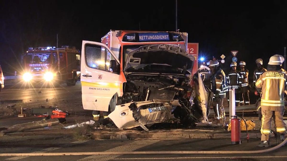 Sieben Verletzte bei Crash mit Rettungswagen