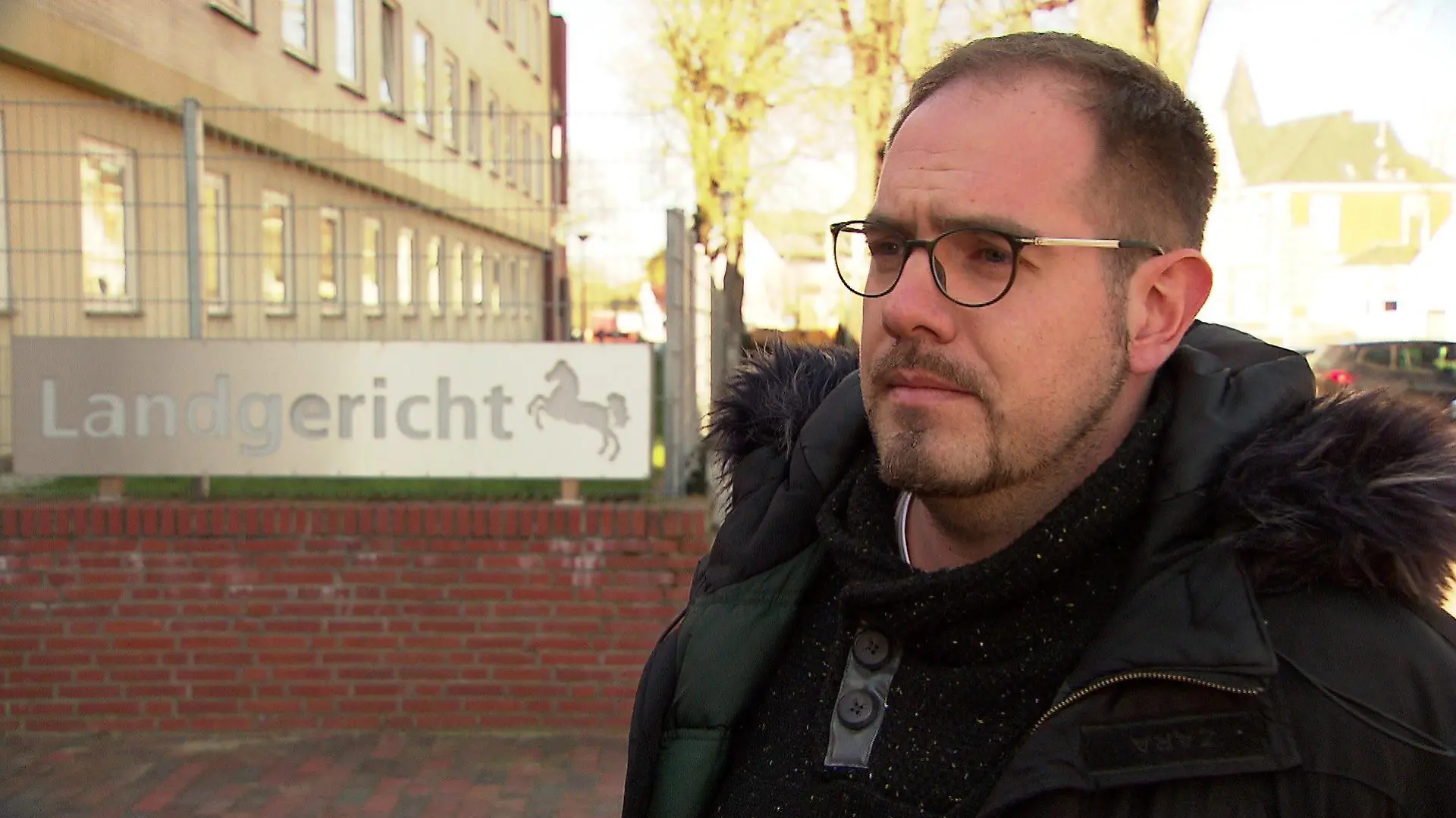 Der Bruder des Entführungsopfer Eike Schött im Gespräch mit unserer Reporterin