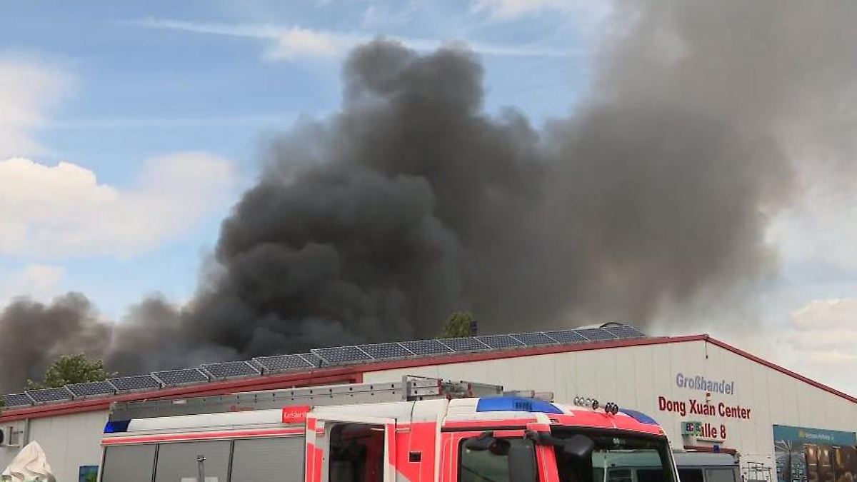 Großbrand in Einkaufszentrum in Berlin