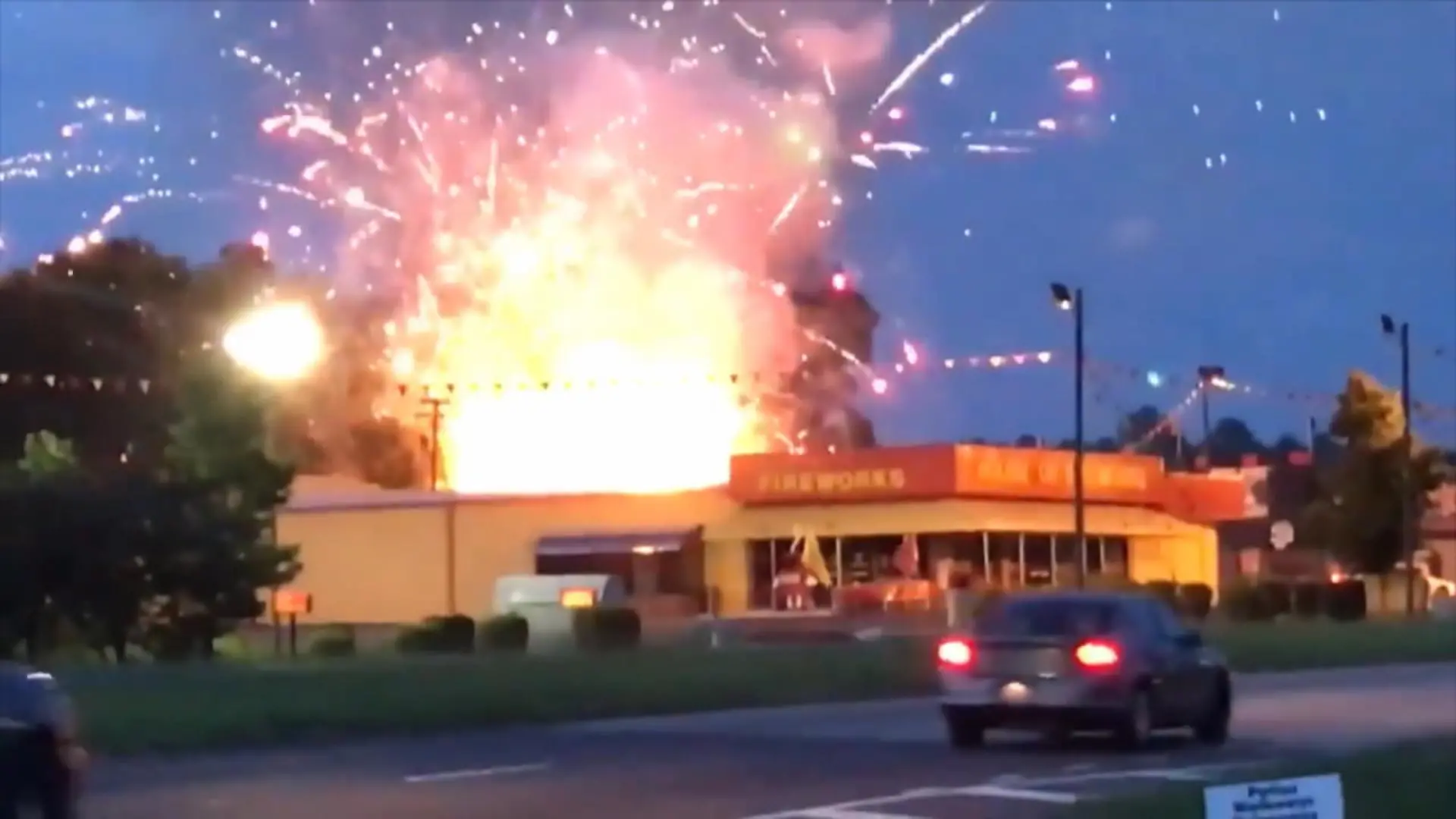 Unfreiwilliges Riesenfeuerwerk am Unabhängigkeitstag 