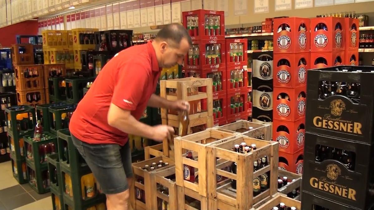 Freiwillige helfen mit Spenden in Lübtheen