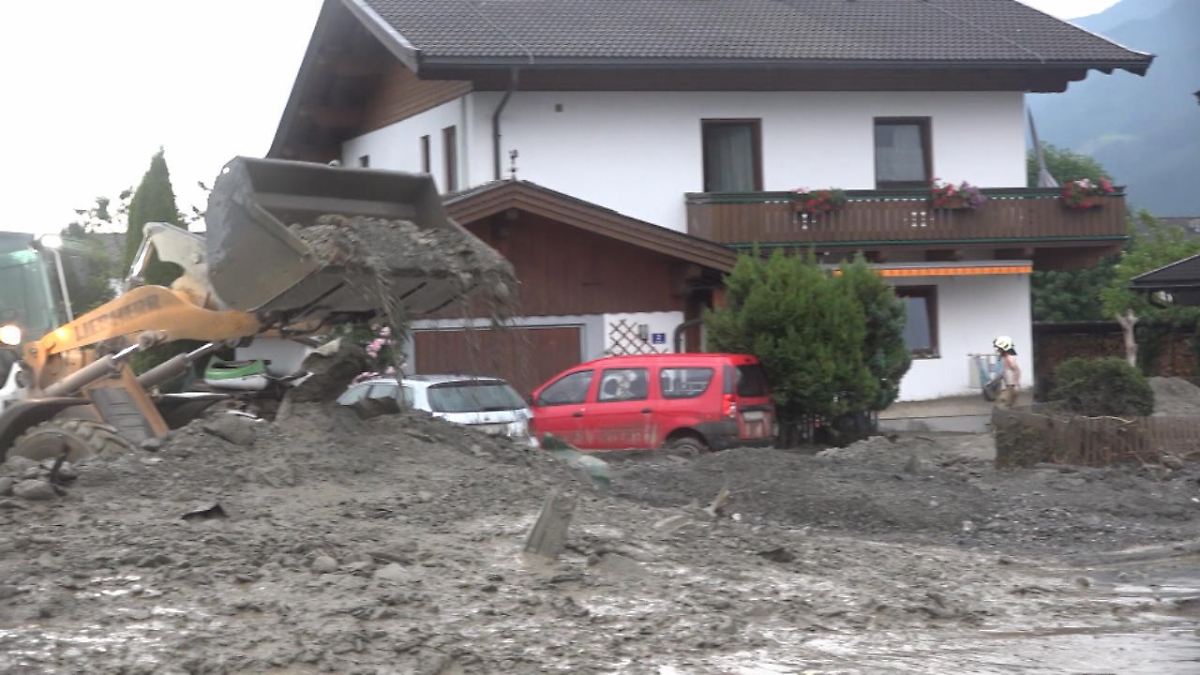 Schlammlawine verwüstet Dorf in Österreich