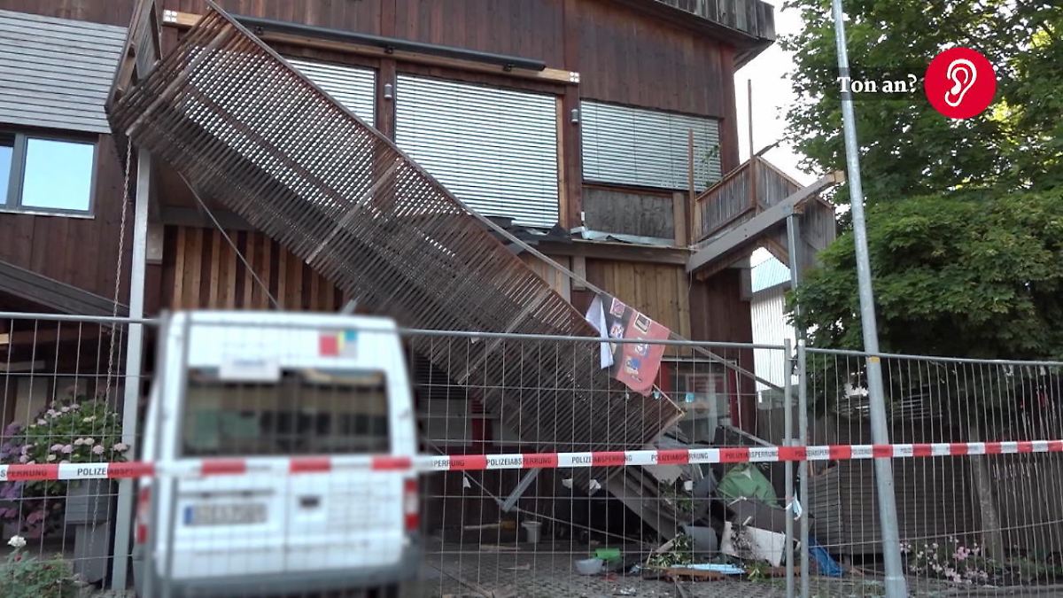 Balkon stürzt in die Tiefe
