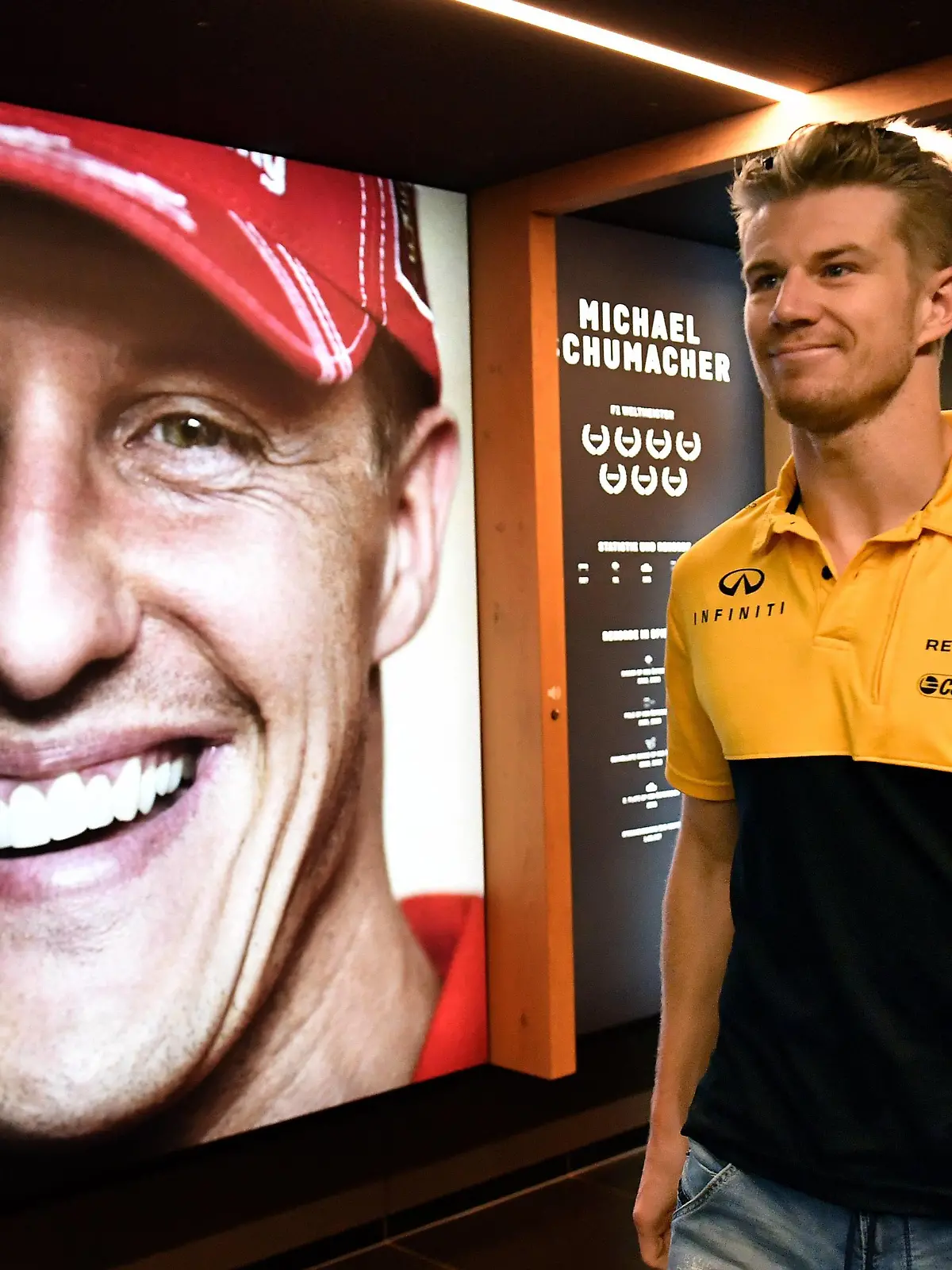 Nico HUELKENBERG,HÜLKENBERG (GER,Renault F1 Team), geht an einem Portraet,Bild von Michael Schumacher vorbei. Formel 1:GP von Oesterreich, Red Bull Ring Zeltweg,Spielberg,Saison 2017,am 08.07.2017.

Nico Hulkenberg Hülkenberg ger Renault F1 team is to a Portrait Picture from Michael Schumacher over Formula 1 GP from Austria Red Bull Ring Zeltweg Spielberg Season 2017 at 08 07 2017  