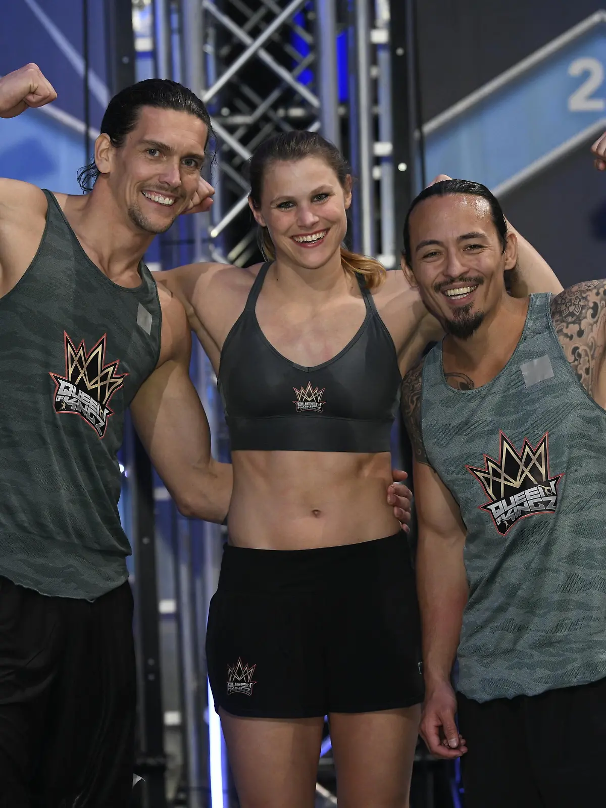 BU: Das Team "Queen of Kingz" mit (v.l.) Benedikt Sigmund, Arleen Schüßler und Jun Kim zieht in das Finale ein.
BB: Zweite Staffel, Foto: TVNOW / Markus Hertrich, Final-Qualifikation, Finalqualifikation, Gruppenfoto, AZ 02.05.2019, AZ 03, AZ03
