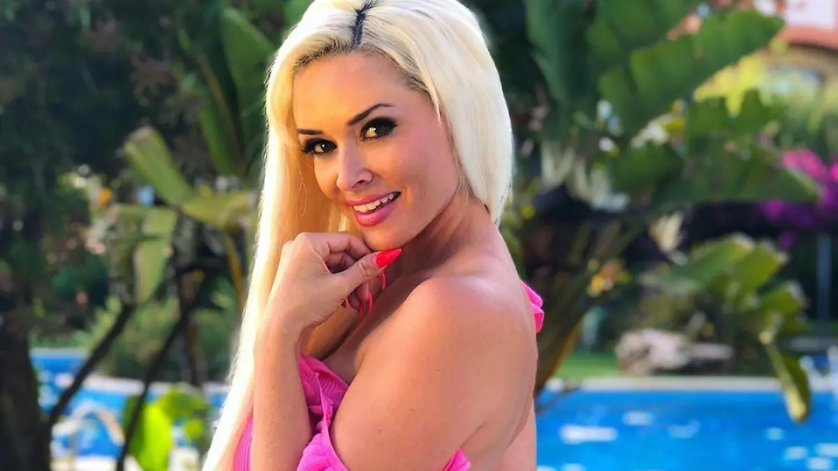 Daniela Katzenberger, wie man sie kennt: Mit langer, wasserstoffblonder Wallemähne.