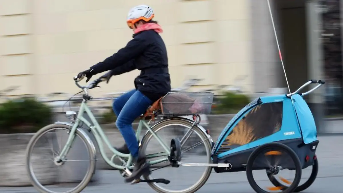 Radeln mit Kinderanhänger