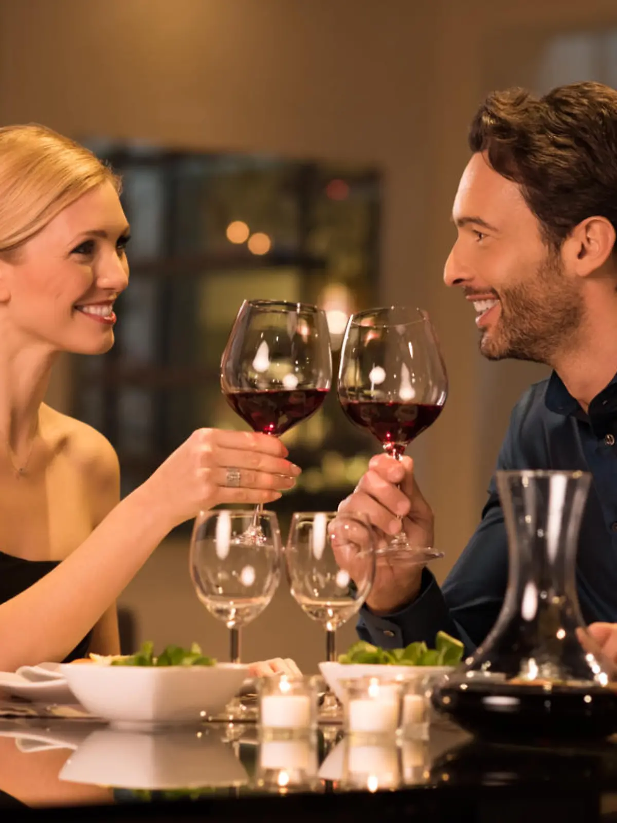 Ein Date im Austausch für ein kostenloses Abendessen.