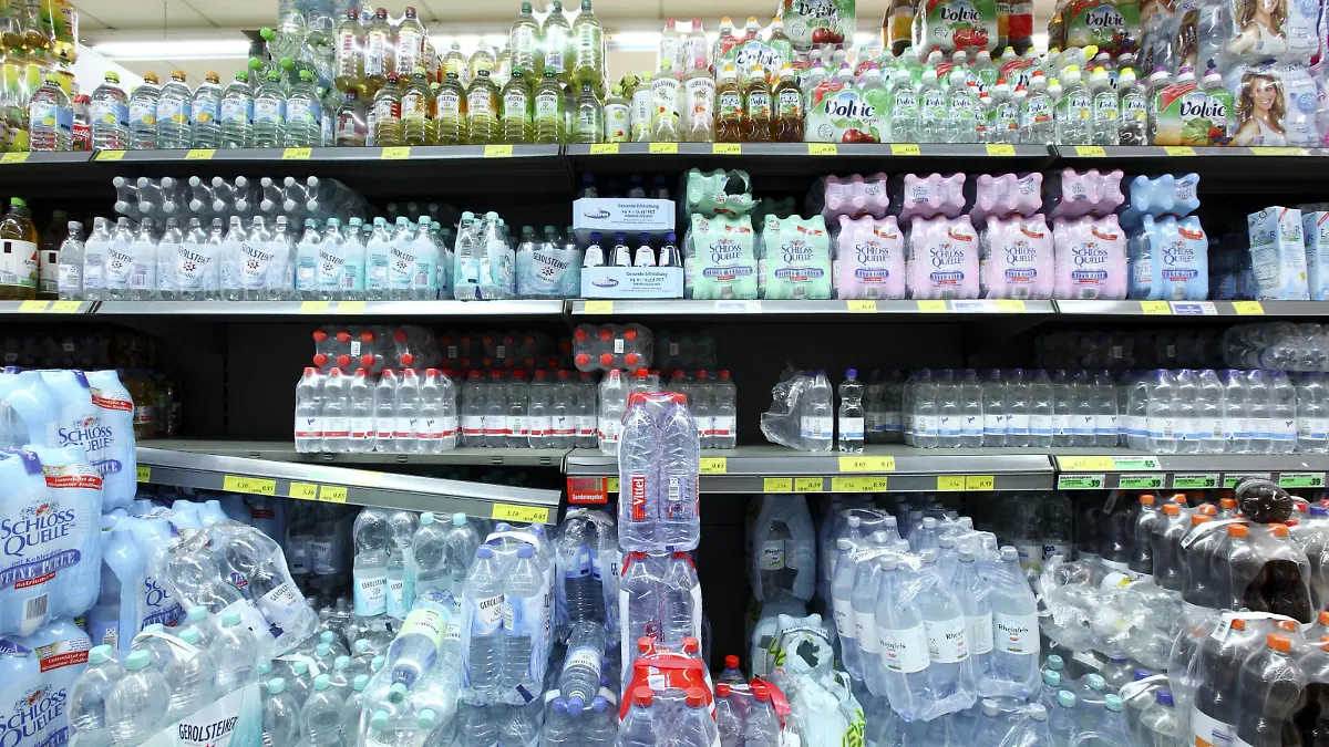 Mineralwasser im Supermarkt