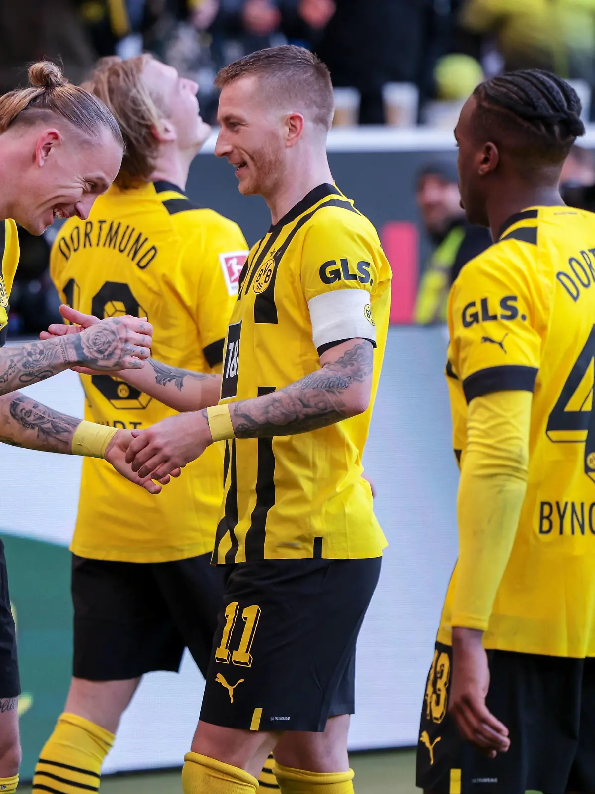 25.02.2023, Fussball, Saison 2022/2023, 1. Bundesliga, 22. Spieltag, TSG 1899 Hoffenheim - Borussia Dortmund, v. l. Marius Wolf Borussia Dortmund, Marco Reus Borussia Dortmund, Jamie Jermaine Bynoe-Gittens Borussia Dortmund, xRHR-FOTO/DEx *** 25 02 2023, Football, 2022 2023 season, 1 Bundesliga, 22 matchday, TSG 1899 Hoffenheim Borussia Dortmund, v l Marius Wolf Borussia Dortmund , Marco Reus Borussia Dortmund , Jamie Jermaine Bynoe Gittens Borussia Dortmund , xRHR PHOTO DEx Copyright: DennisxEwert/RHR-FOTOx RHR-FOTO/DE