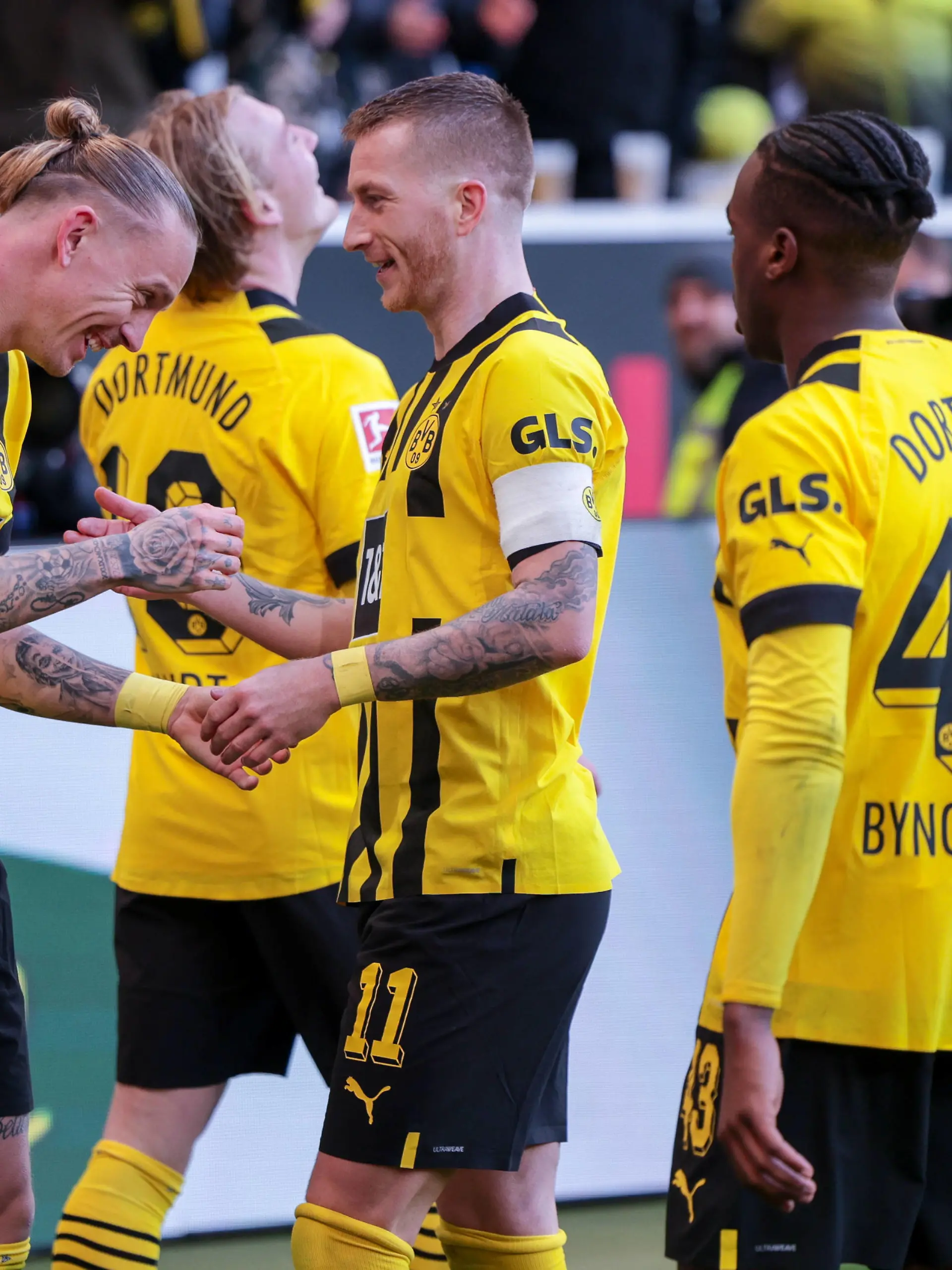 25.02.2023, Fussball, Saison 2022/2023, 1. Bundesliga, 22. Spieltag, TSG 1899 Hoffenheim - Borussia Dortmund, v. l. Marius Wolf Borussia Dortmund, Marco Reus Borussia Dortmund, Jamie Jermaine Bynoe-Gittens Borussia Dortmund, xRHR-FOTO/DEx *** 25 02 2023, Football, 2022 2023 season, 1 Bundesliga, 22 matchday, TSG 1899 Hoffenheim Borussia Dortmund, v l Marius Wolf Borussia Dortmund , Marco Reus Borussia Dortmund , Jamie Jermaine Bynoe Gittens Borussia Dortmund , xRHR PHOTO DEx Copyright: DennisxEwert/RHR-FOTOx RHR-FOTO/DE