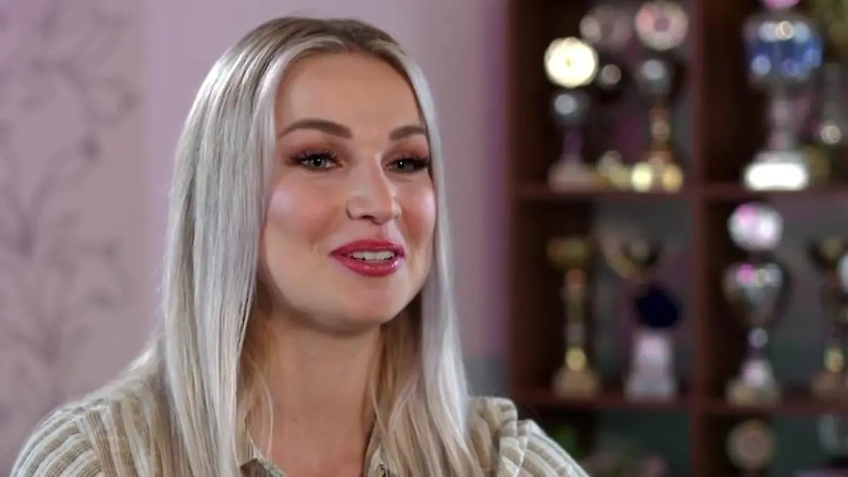 Kaja Kalugina zeigt uns ihren ersten Tanzpartner Ihn hat sie kaputt gemacht