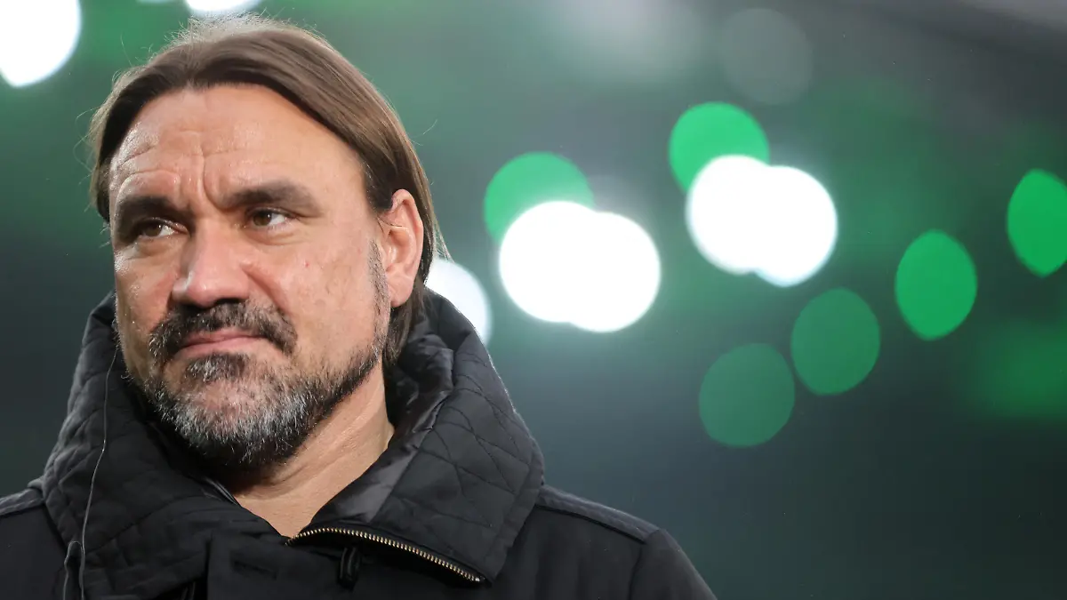 Soccer Football - Bundesliga - Borussia Moenchengladbach v Bayern Munich - Borussia-Park, Moenchengladbach, Germany - February 18, 2023 Borussia Moenchengladbach coach Daniel Farke before the match REUTERS/Thilo Schmuelgen DFL REGULATIONS PROHIBIT ANY USE OF PHOTOGRAPHS AS IMAGE SEQUENCES AND/OR QUASI-VIDEO.