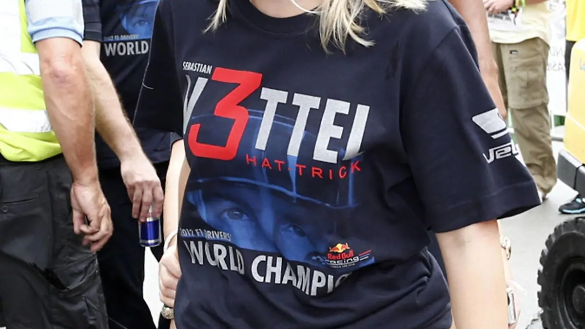 Bildnummer: 11986944 Datum: 25.11.2012 Copyright: imago/HochZwei
Motorsports: FIA Formula One World Championship 2012, Grand Prix of Brazil, Hanna Sprater (GER), girlfriend of 1 Sebastian Vettel (GER, Red Bull Racing), xHOCHxZWEIx ; Motorsport Formel 1 F1 F WM GP Brasilien Sao Paulo Interlagos Sieg Weltmeister Triple 3 drei x1x xub 2012 hoch Aufmacher premiumd Motorsport - motor Grand Prix - Grosser Preis Formel Eins - formula one Formel 1 - formula 1 Formel 1 - formula one F1 - F 1 Partner01 Circuit Name - Autodromo Jose Carlos Pace GP20 Weltmeisterschaft - world championship Brazilian GP Brasilien - Brazil Brasil Randszene - side issue Randmotiv AlleAktuell SportmagAktuell partner02 PremiumAktuell YellowsAktuell
Image number 11986944 date 25 11 2012 Copyright imago Motorsports FIA Formula One World Championship 2012 Grand Prix of Brazil Hanna ger Girlfriend of 1 Sebastian Vettel ger Red Bull Racing xHOCHxZWEIx motor aviation Formula 1 F1 F World Cup GP Brazil Sao Paulo Interlagos Victory World Champion Triple 3 Three x1x xub 2012 vertical Highlight premiumd motor aviation Engine Grand Prix grand Prize Formula one Formula One Formula 1 Formula 1 Formula 1 Formula One F1 F 1 Circuit Name Autodromo Jose Carlos Pace World Cup World Championship Brazilian GP Brazil Brazil Brasil Edge scene Side Issue Rand motive AlleAktuell SportmagAktuell partner02