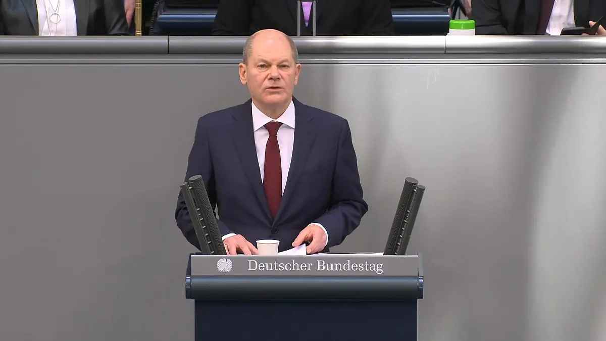 Kanzler Scholz hält Regierungserklärung "100 Milliarden Euro für die Bundeswehr!"