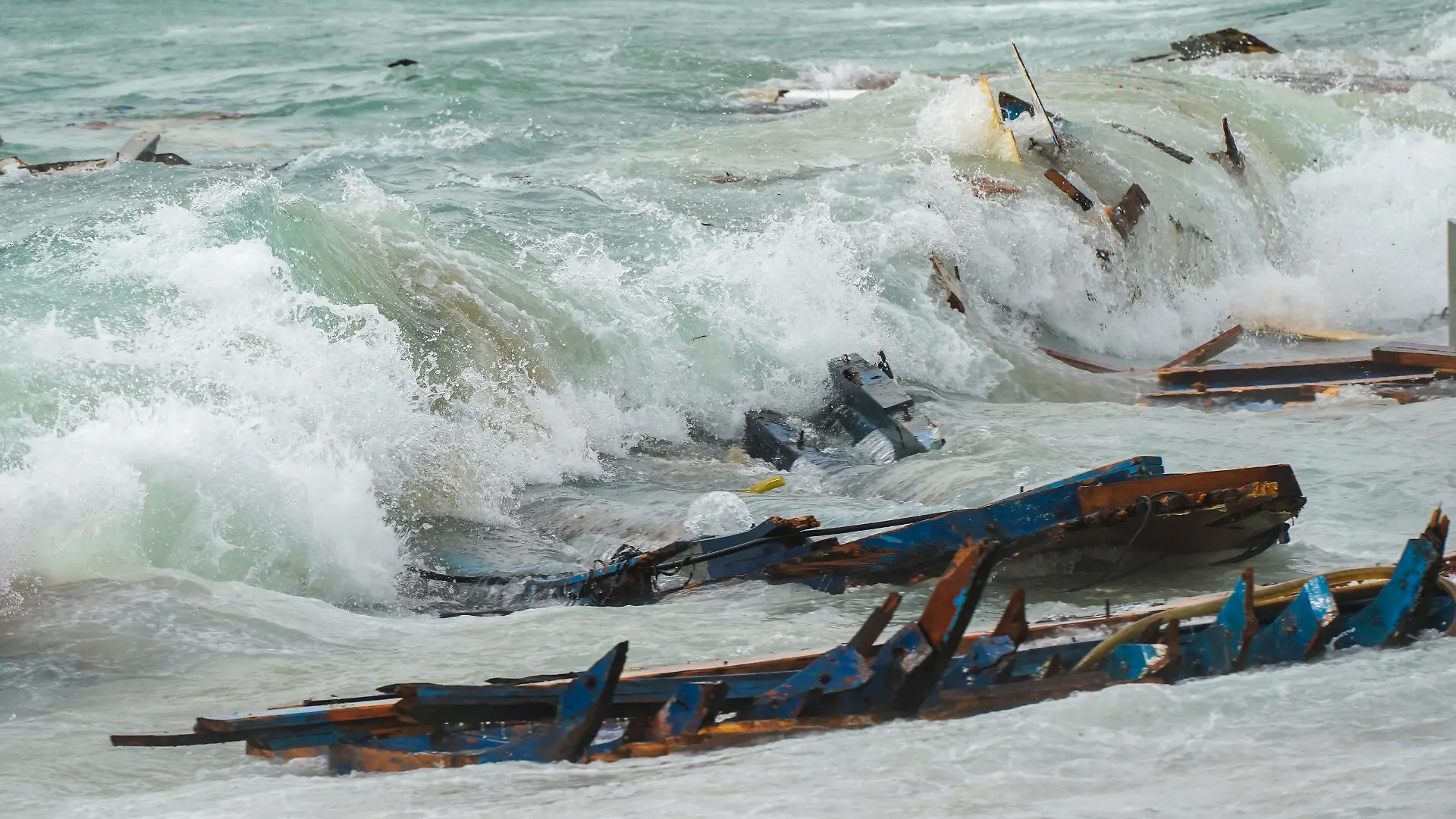 
Cutro Italia
26 febbraio 2023
Naufragio barcone migranti a Cutro nel crotonese con morti e dispersi
Foto: Antonino Durso/LaPresse / action press