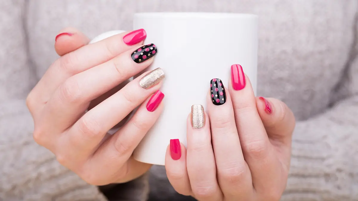 Arbeitgeber dürfen aus Hygienegründe Gelnägel verbieten