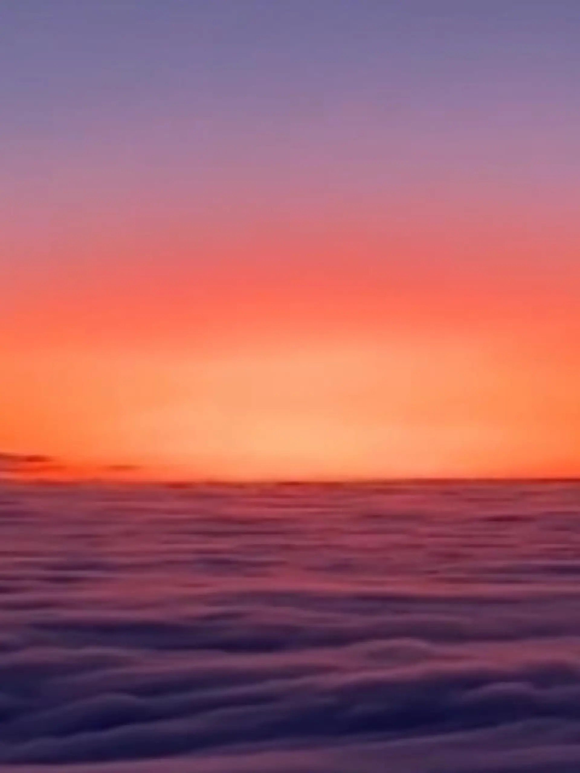 Während ihr frühmorgendlichen Ski-Runde auf dem Berg filmt Ekaterina Anokhina nicht nur ein Wolkenmeer, sondern auch einen sensationellen Sonnenaufgang.